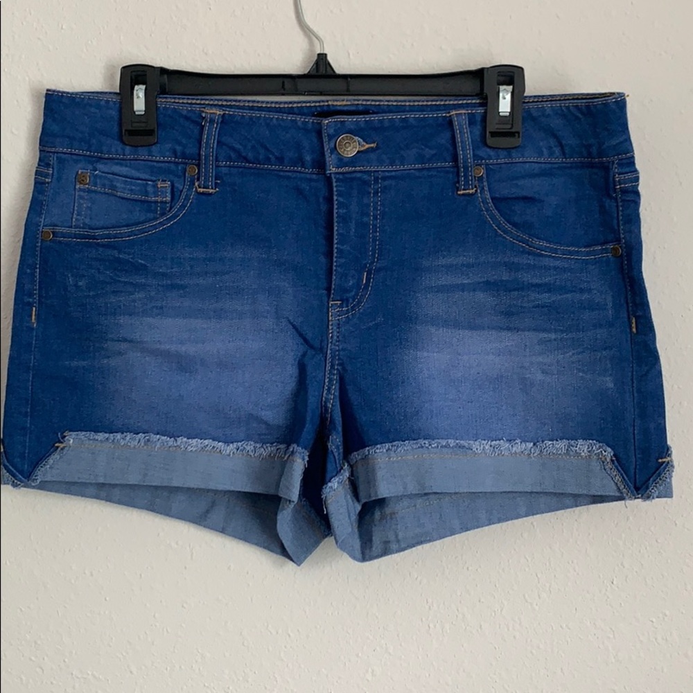 Celebrity Pink Cuffed shorts